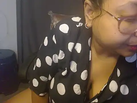 Snapshot of TASHa009 chatting on 02-17-26, 08:33 TASHa009 online show from 02-17-26, 08:33