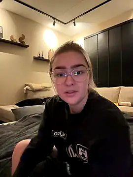 xX HotCouple Xx online show from 12-02-24, 09:28