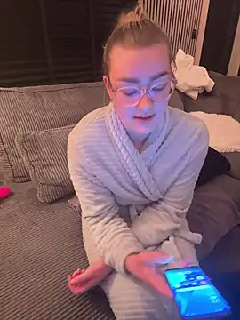 xX HotCouple Xx online show from 12-15-25, 09:41