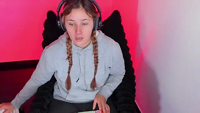 Snapshot of bonnie_moon_ chatting on 01-31-26, 08:07 bonnie moon online show from 01-31-26, 08:07