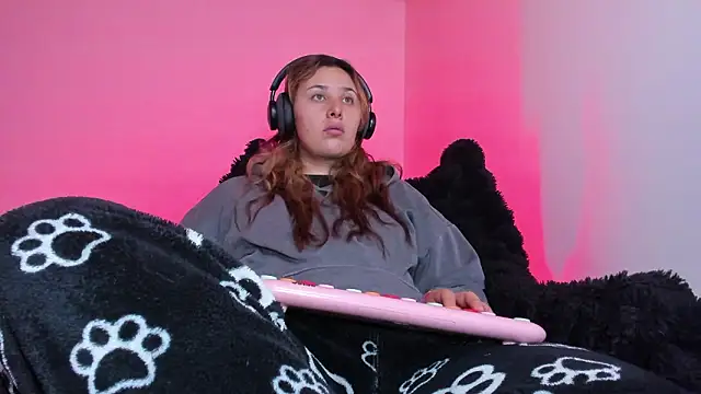 Snapshot of bonnie_moon_ chatting on 02-01-26, 05:22 bonnie moon online show from 02-01-26, 05:22