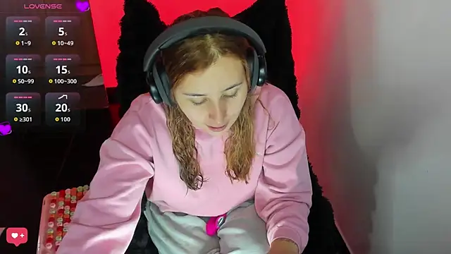 Snapshot of bonnie_moon_ chatting on 02-22-26, 08:40 bonnie moon online show from 02-22-26, 08:40