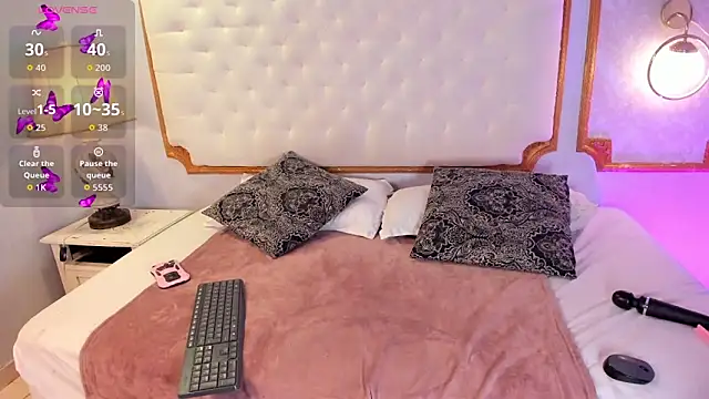 Snapshot of Paiige_peach chatting on 11-23-25, 11:21 Paiige peach online show from 11-23-25, 11:21