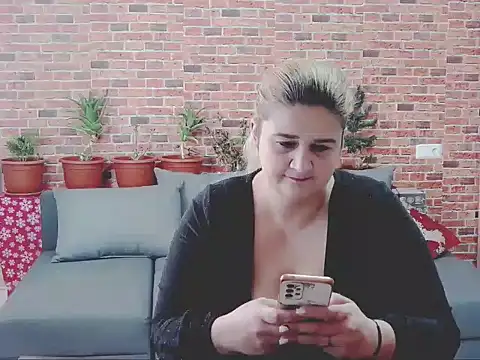 Snapshot of CoryMILF chatting on 12-12-24, 10:13 CoryMILF online show from 12-12-24, 10:13