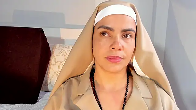 ClaraMariaMon online show from 08-05-26, 06:00
