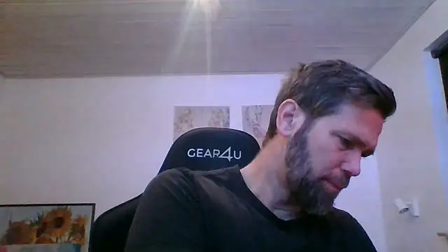 Snapshot of Gotta1 chatting on 11-25-25, 03:34 Gotta1 online show from 11-25-25, 03:34