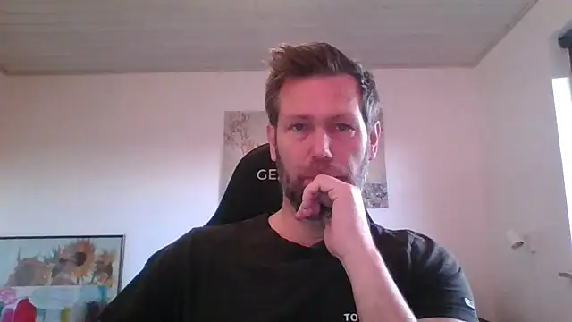 Snapshot of Gotta1 chatting on 11-26-25, 02:07 Gotta1 online show from 11-26-25, 02:07