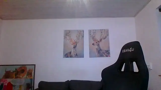 Snapshot of Gotta1 chatting on 12-17-25, 08:09 Gotta1 online show from 12-17-25, 08:09