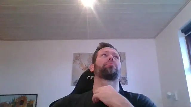 Snapshot of Gotta1 chatting on 12-18-25, 11:49 Gotta1 online show from 12-18-25, 11:49