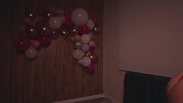 Snapshot of MariMaddison chatting on 02-14-26, 04:37 MariMaddison online show from 02-14-26, 04:37