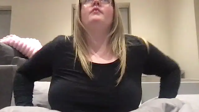 honeyyy24 online show from 05-13-26, 10:27