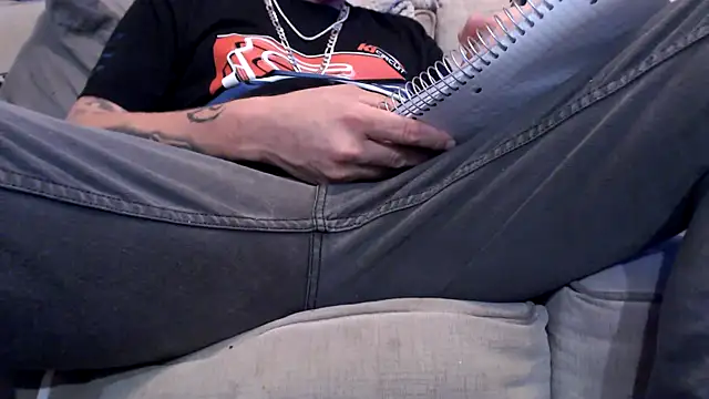 Snapshot of JohnnyKorrupt_ chatting on 09-13-25, 02:39 JohnnyKorrupt online show from 09-13-25, 02:39