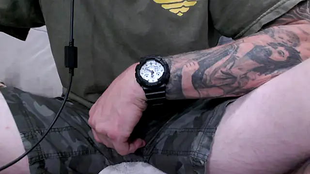 Snapshot of JohnnyKorrupt_ chatting on 10-17-25, 07:22 JohnnyKorrupt online show from 10-17-25, 07:22