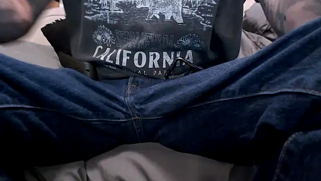 Snapshot of JohnnyKorrupt_ chatting on 10-30-25, 10:06 JohnnyKorrupt online show from 10-30-25, 10:06