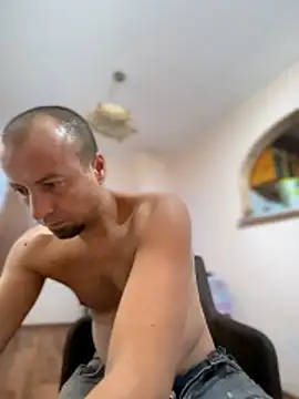 Snapshot of Nikolaiyy chatting on 10-18-25, 02:25 Nikolaiyy online show from 10-18-25, 02:25