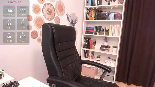 Snapshot of CrissNight chatting on 09-13-25, 08:14 CrissNight online show from 09-13-25, 08:14