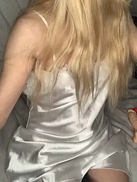 Lolitaxlola online show from 12-13-25, 08:58