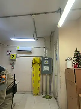 Snapshot of EnriquePersian197 chatting on 12-15-25, 12:42 EnriquePersian197 online show from 12-15-25, 12:42