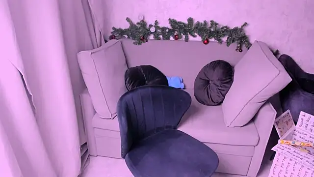 Snapshot of kirraa_ chatting on 12-22-24, 10:15 kirraa  online show from 12-22-24, 10:15