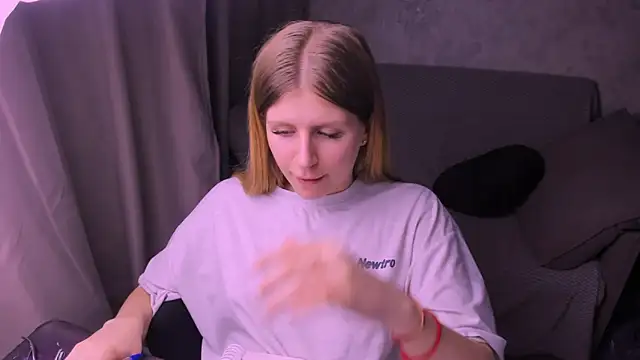 Snapshot of kirraa_ chatting on 02-02-25, 12:40 kirraa  online show from 02-02-25, 12:40