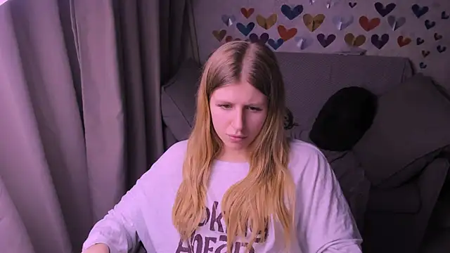 Snapshot of kirraa_ chatting on 02-15-25, 10:42 kirraa  online show from 02-15-25, 10:42