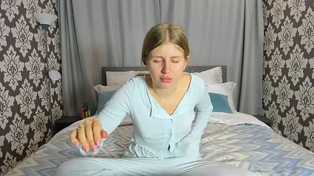 Snapshot of kirraa_ chatting on 10-07-25, 04:15 kirraa  online show from 10-07-25, 04:15