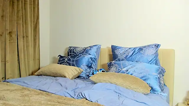 Snapshot of kirraa_ chatting on 10-28-25, 06:54 kirraa  online show from 10-28-25, 06:54