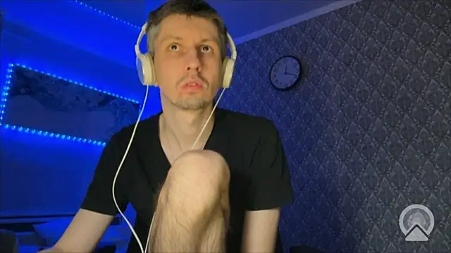 Snapshot of Aki-Laky chatting on 12-16-25, 07:19 Aki-Laky online show from 12-16-25, 07:19