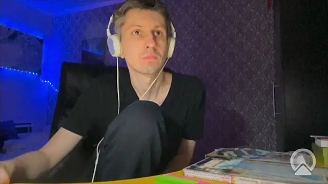 Snapshot of Aki-Laky chatting on 01-14-26, 06:13 Aki-Laky online show from 01-14-26, 06:13