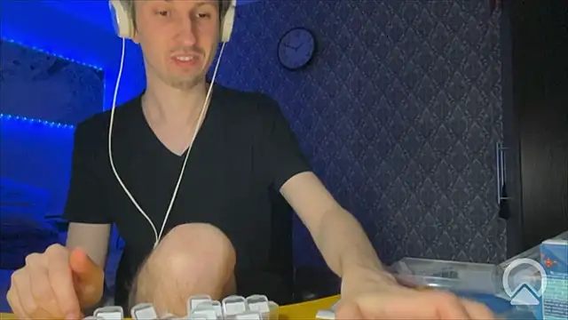 Snapshot of Aki-Laky chatting on 02-24-26, 08:51 Aki-Laky online show from 02-24-26, 08:51