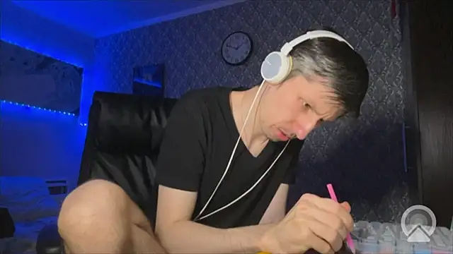 Snapshot of Aki-Laky chatting on 03-06-26, 08:49 Aki-Laky online show from 03-06-26, 08:49