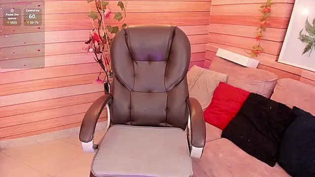 Snapshot of marien_thomson_ chatting on 03-21-25, 03:22 marien thomson online show from 03-21-25, 03:22