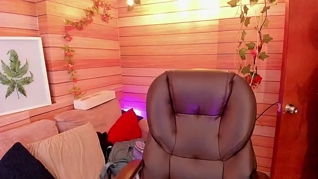 Snapshot of marien_thomson_ chatting on 03-22-25, 10:26 marien thomson online show from 03-22-25, 10:26