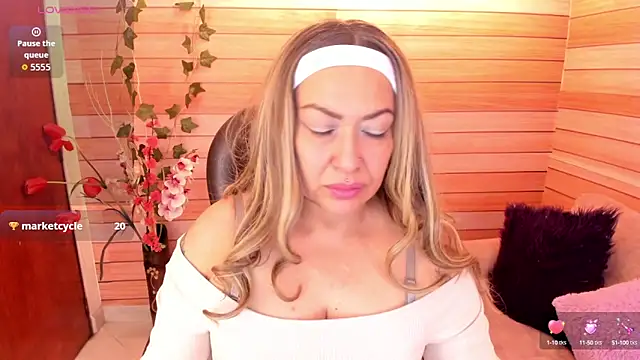 Snapshot of marien_thomson_ chatting on 10-10-25, 02:54 marien thomson online show from 10-10-25, 02:54