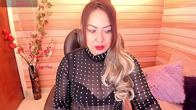 Snapshot of marien_thomson_ chatting on 10-16-25, 02:12 marien thomson online show from 10-16-25, 02:12