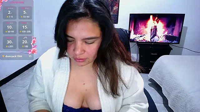 Snapshot of goddess_valXX chatting on 01-14-25, 07:43 goddess valXX online show from 01-14-25, 07:43