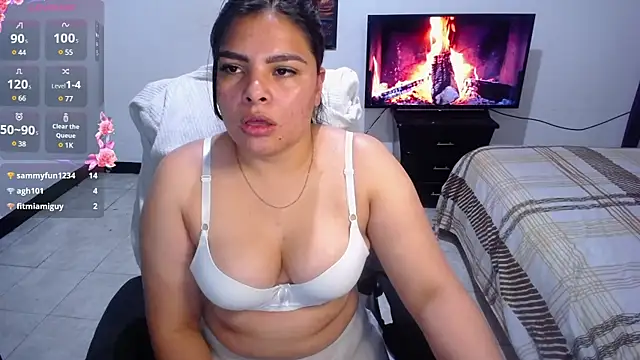 Snapshot of goddess_valXX chatting on 02-02-25, 04:32 goddess valXX online show from 02-02-25, 04:32