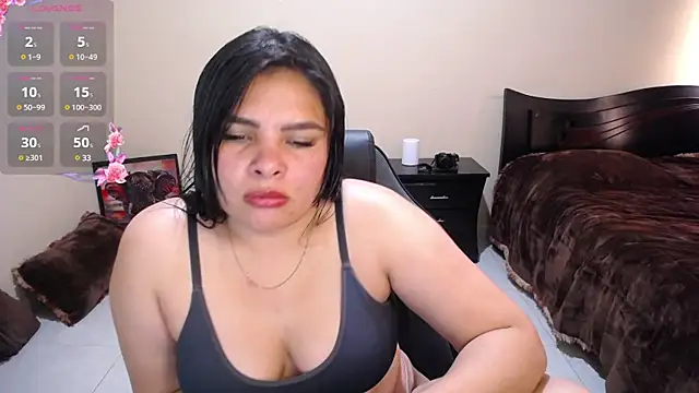 Snapshot of goddess_valXX chatting on 03-14-25, 06:50 goddess valXX online show from 03-14-25, 06:50