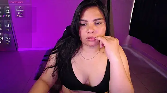 Snapshot of goddess_valXX chatting on 06-17-26, 10:32 goddess valXX online show from 06-17-26, 10:32