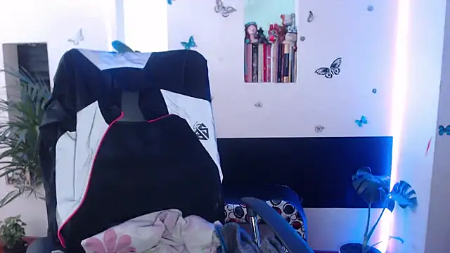 Snapshot of Lia-mitch chatting on 12-02-25, 06:47 Lia-mitch online show from 12-02-25, 06:47