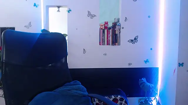 Snapshot of Lia-mitch chatting on 02-20-26, 01:55 Lia-mitch online show from 02-20-26, 01:55