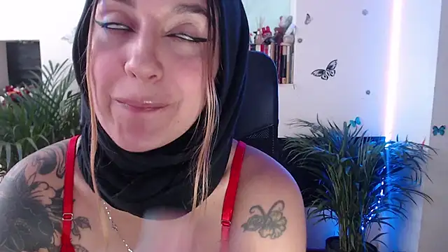 Snapshot of Lia-mitch chatting on 03-05-26, 06:59 Lia-mitch online show from 03-05-26, 06:59