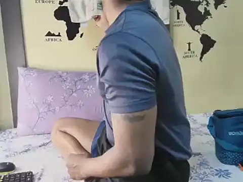 Snapshot of loveboyrp chatting on 03-21-25, 02:51 loveboyrp online show from 03-21-25, 02:51