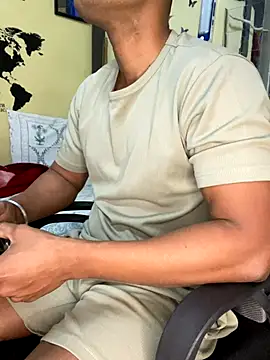 Snapshot of loveboyrp chatting on 12-20-25, 06:09 loveboyrp online show from 12-20-25, 06:09