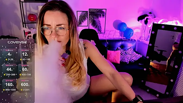 LadyIzabel online show from 12-14-24, 08:45