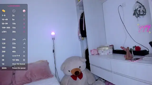 Snapshot of Lunadahia chatting on 06-27-26, 04:28 Lunadahia online show from 06-27-26, 04:28