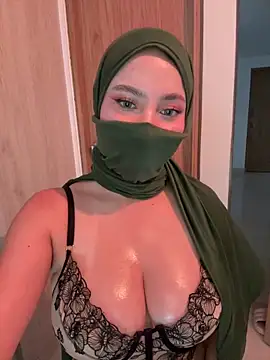 Snapshot of amaal_ chatting on 09-20-25, 10:33 amaal online show from 09-20-25, 10:33