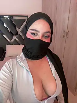 Snapshot of amaal_ chatting on 10-11-25, 10:19 amaal online show from 10-11-25, 10:19