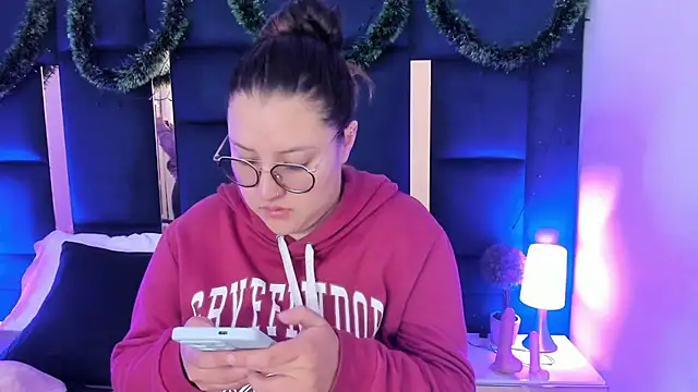 Snapshot of rebecaandpamela chatting on 12-30-24, 02:08 rebecaandpamela online show from 12-30-24, 02:08