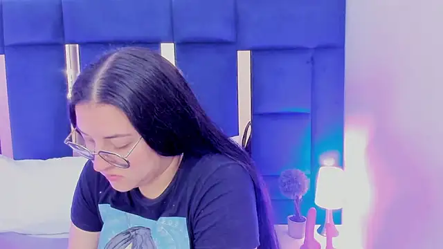 Snapshot of rebecaandpamela chatting on 01-31-25, 02:07 rebecaandpamela online show from 01-31-25, 02:07